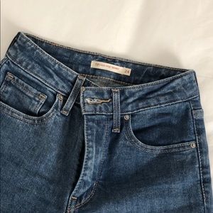 LEVI’S 722 High Rise Skinny Jeans